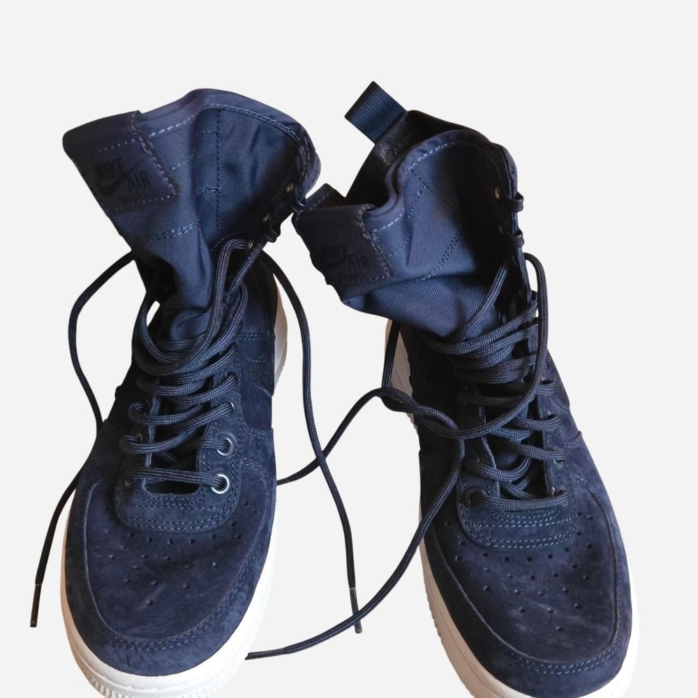 Nike Women's Dark Blue High-Top Sneakers